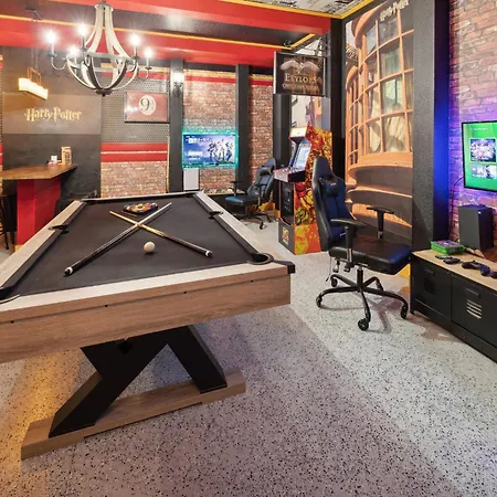 Modern 5 Bdr Family Themed Home With Harry Potter Games Room And Free Pool Heat